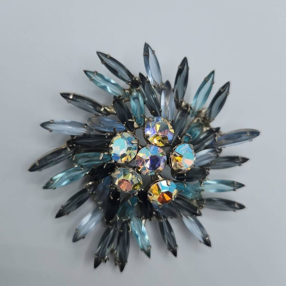 Vtg Unsigned Swirl Round Floral Burst Glass & AB Rhinestone Brooch Blue Gray OS - Picture 4 of 9